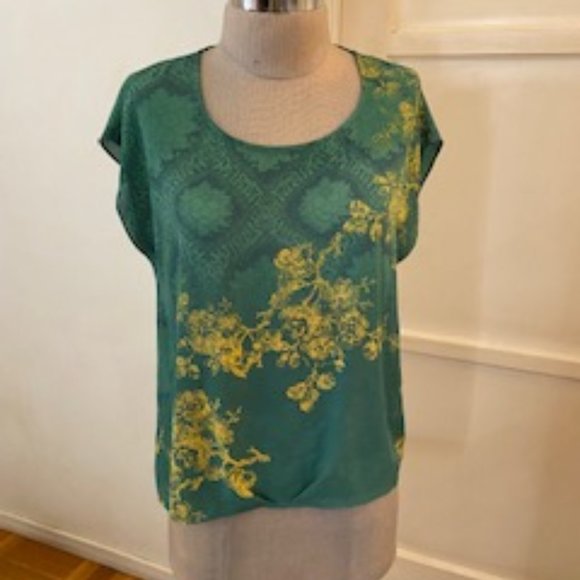 CAbi Tops - NWOT CABI LOVELY BLOUSE
